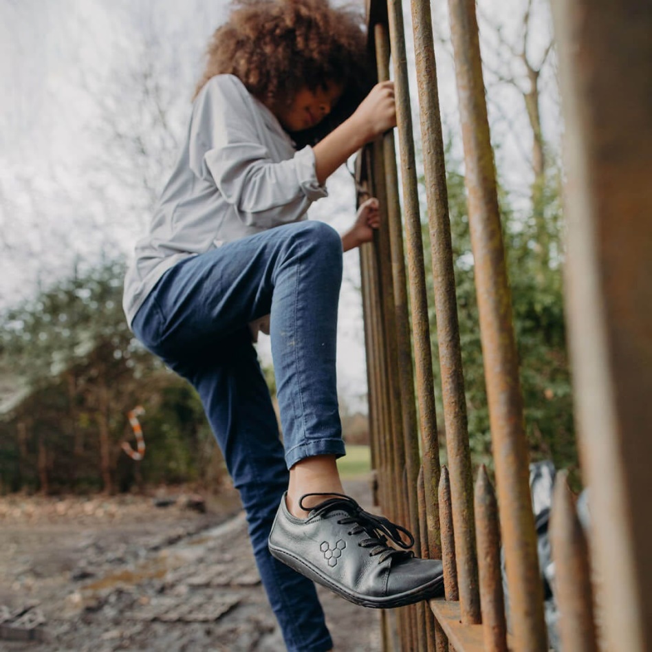 Vivobarefoot Addis School Kids Black